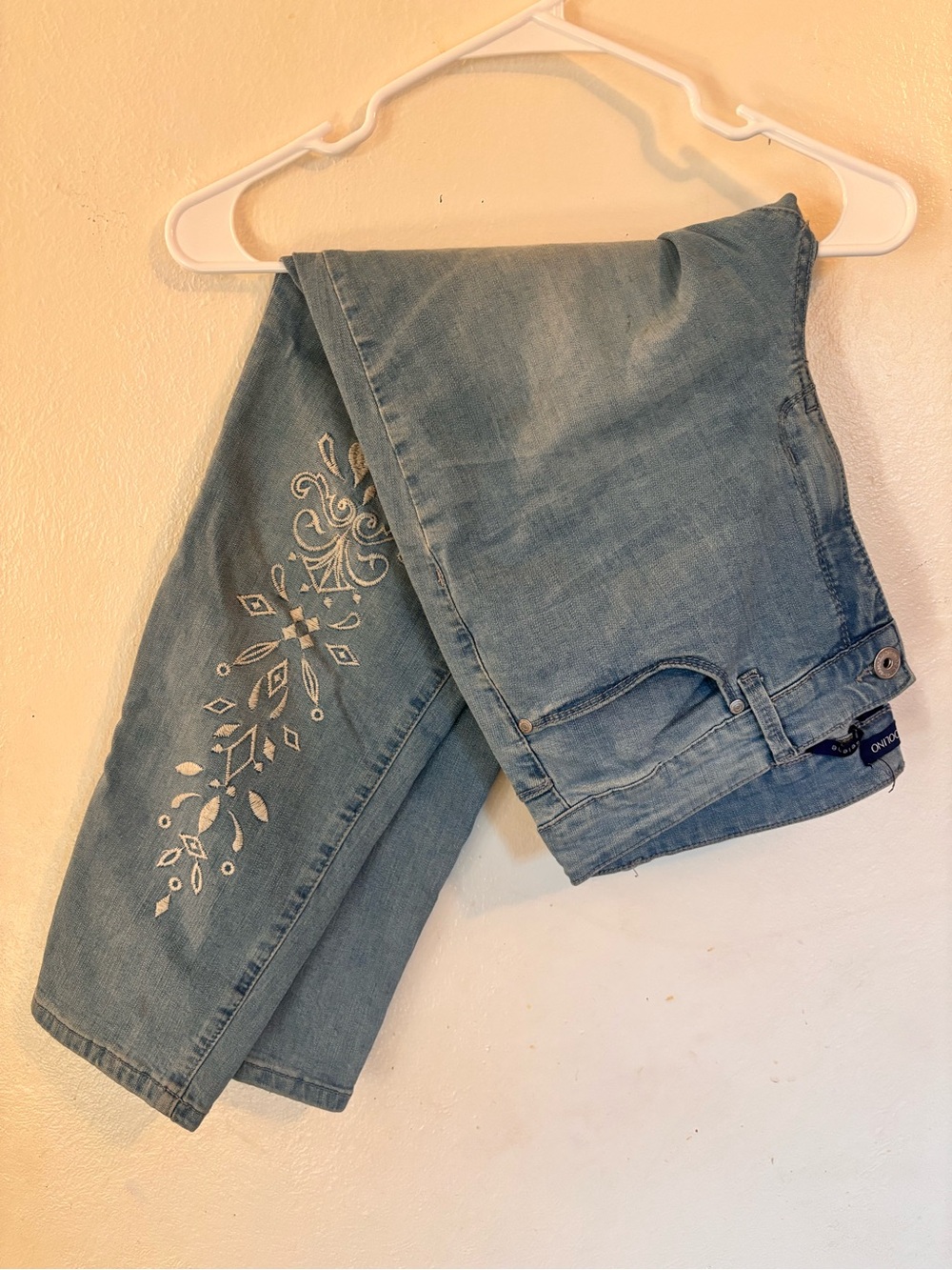 Bandolino Light Blue Denim Straight Leg Jeans with White Floral Motif